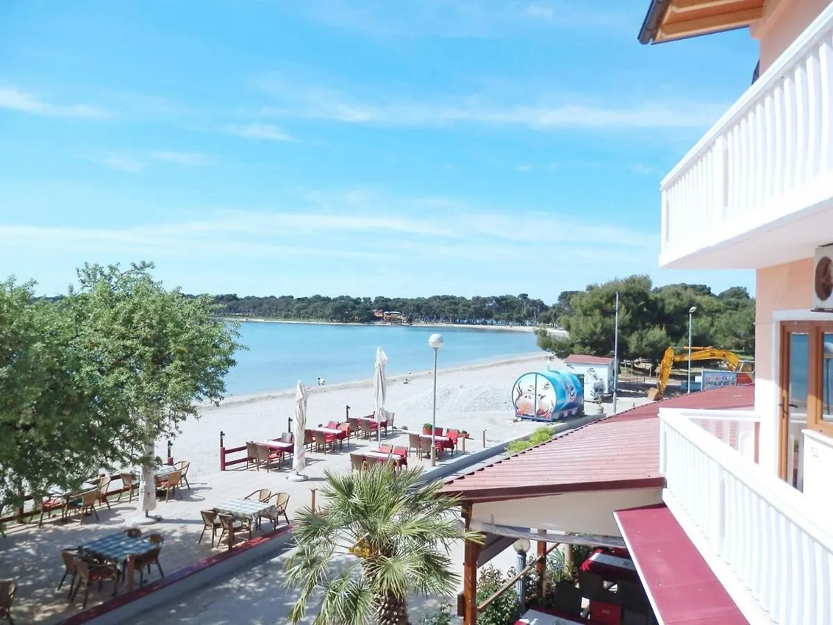 Apartments Mark - 10 M From Sea Medulin