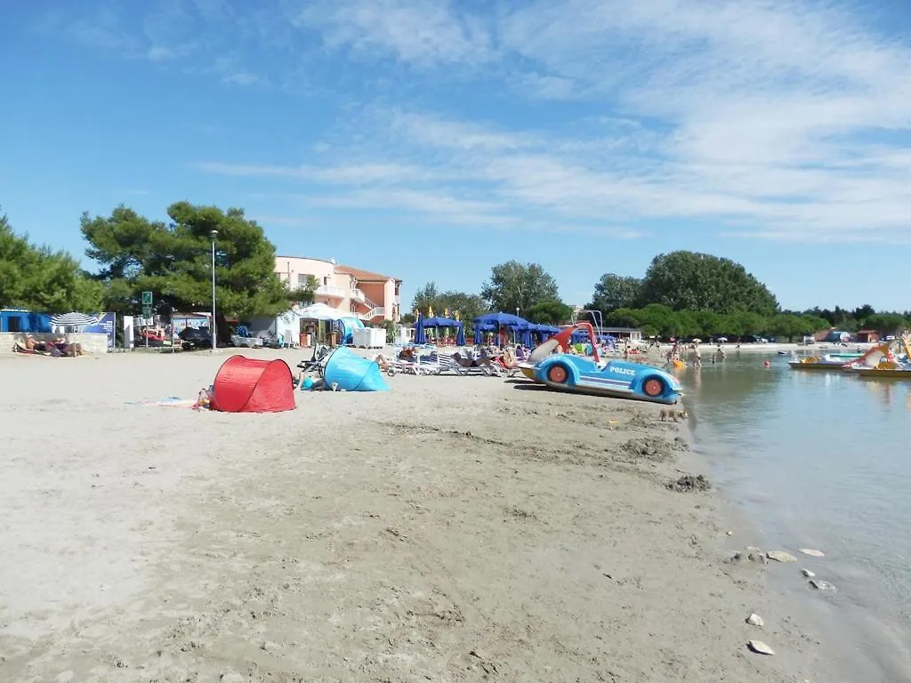 Apartments Mark - 10 M From Sea Medulin Kroatien