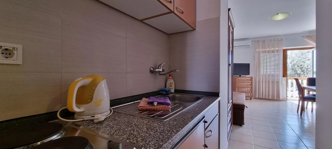 Apartments Mark - 10 M From Sea Medulin Kroatien
