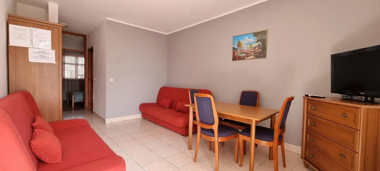 Apartments Mark - 10 M From Sea Medulin 0*,  Kroatien