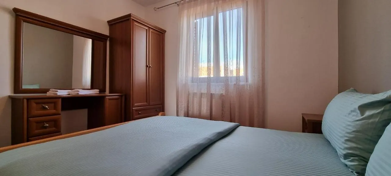 Apartments Mark - 10 M From Sea Medulin