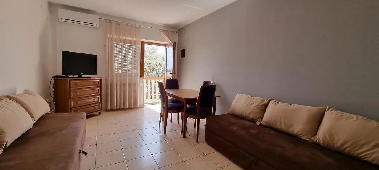 Apartments Mark - 10 M From Sea Medulin Kroatien